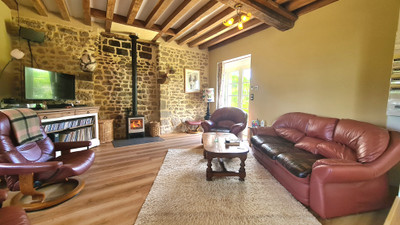 French property for sale in Carelles, Mayenne - €266,000 - photo 2