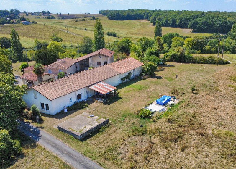 French property for sale in Saint-Romain, Charente - €199,000 - photo 0
