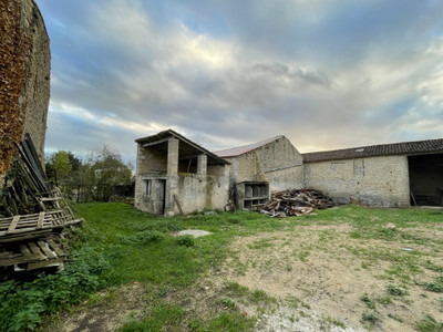 French property for sale in Val-d'Auge, Charente - €88,000 - photo 4