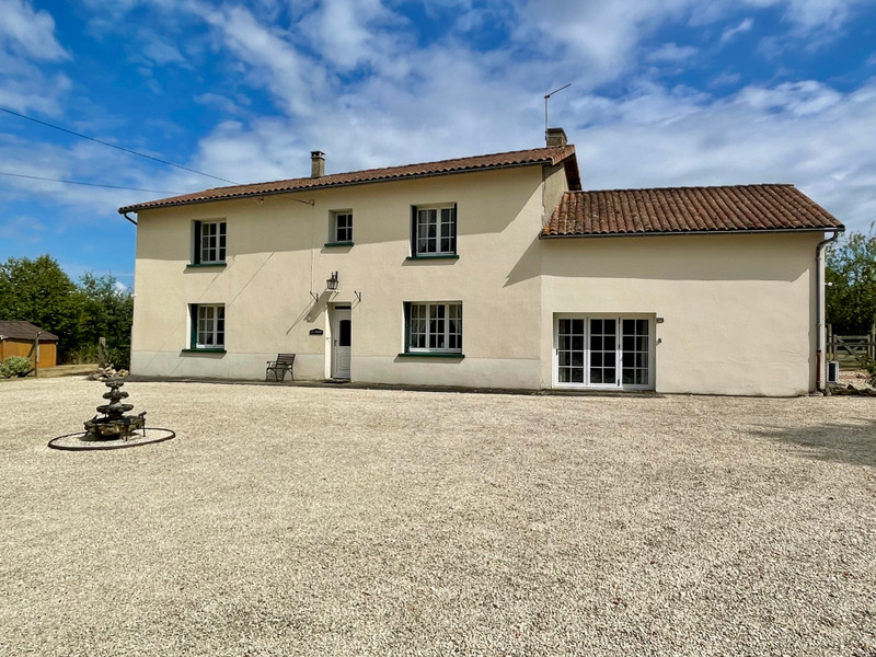 Maison à vendre à Château-Garnier, Vienne - 220.450 € - photo 1
