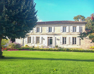 Maison à vendre à Saint-Même-les-Carrières, Charente, Poitou-Charentes, avec Leggett Immobilier