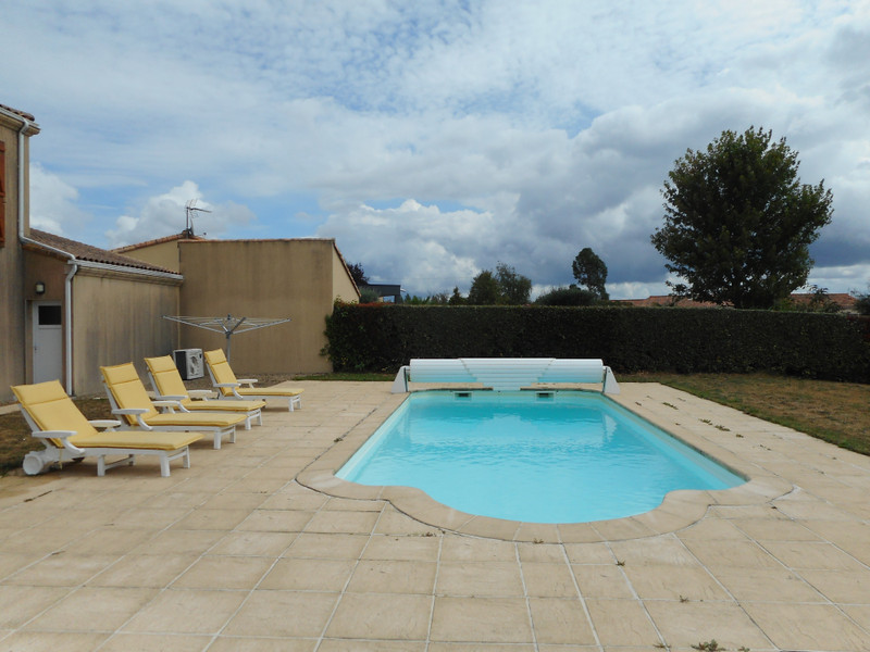 French property for sale in Mouilleron-en-Pareds, Vendée - &#8364;249,845 - photo 2