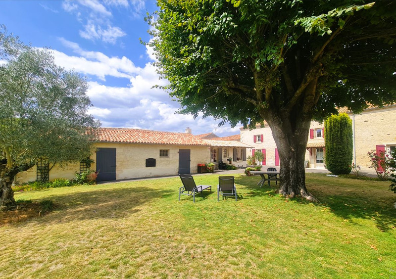 French property for sale in Saint-Pompain, Deux-Sèvres - €280,000 - photo 0