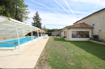 French property for sale in Romazières, Charente-Maritime - €215,053 - photo 1