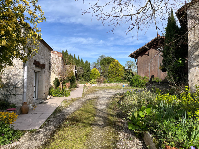 French property for sale in Prayssas, Lot-et-Garonne - €339,200 - photo 2