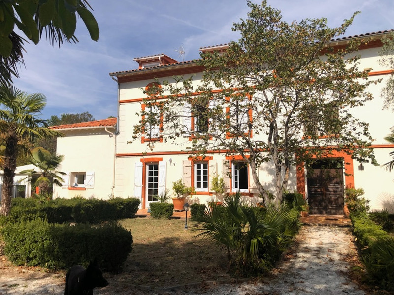 French property for sale in Muret, Haute-Garonne - €1,500,000 - photo 2