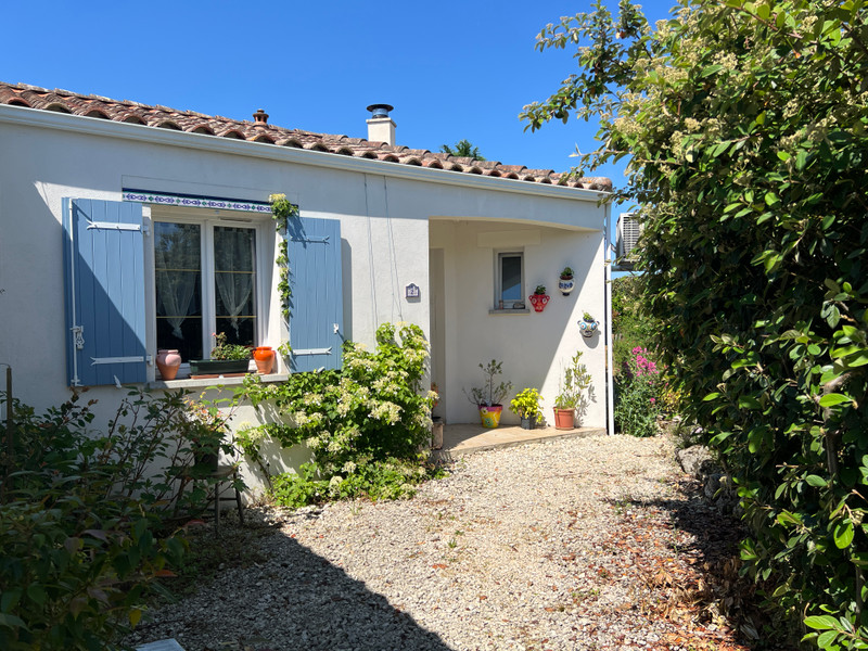 Maison à vendre à Saint-Sulpice-d'Arnoult, Charente-Maritime - 283.550 € - photo 1