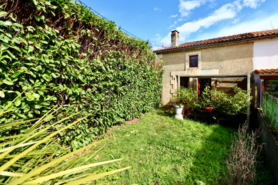French property for sale in Écuras, Charente - €250,000 - photo 5