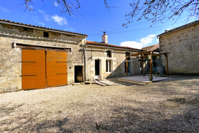 French property for sale in Juillé, Charente - €129,000 - photo 8