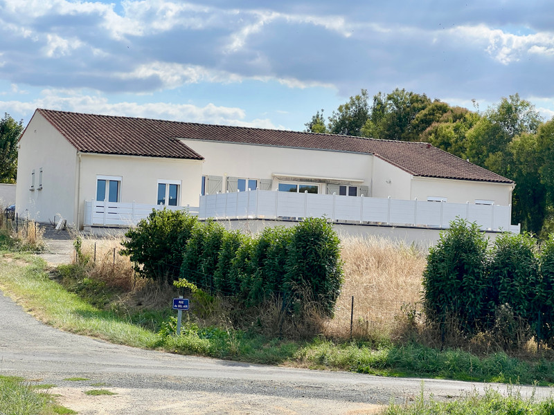 Maison à vendre à Archingeay, Charente-Maritime - 360.400 € - photo 1