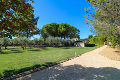 French property for sale in Saint-Maximin, Gard - €525,000 - photo 2