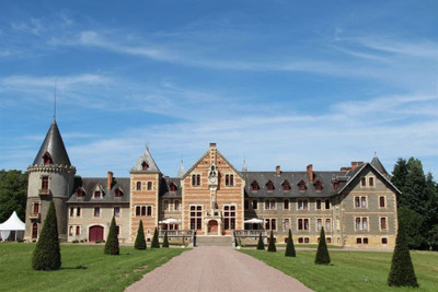 Chateau à vendre à Lurcy-Lévis, Allier, Auvergne, avec Leggett Immobilier