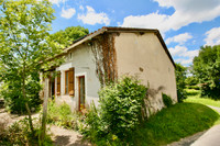 Maison à vendre à Écuras, Charente - 170.000 € - photo 1