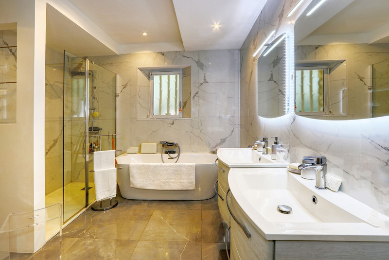 French property for sale in Saint-Saturnin-lès-Apt, Vaucluse - €875,000 - photo 5