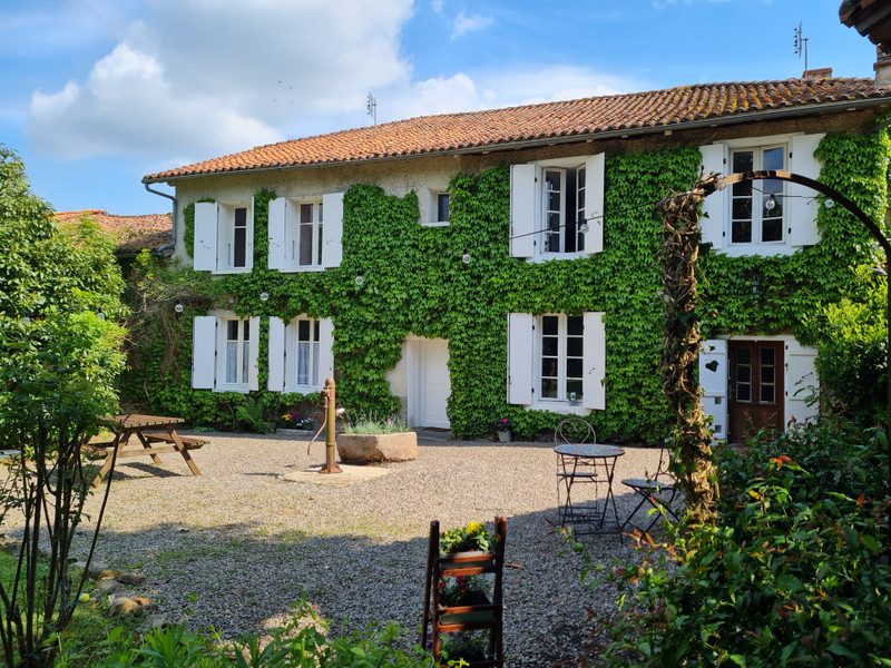 Maison à vendre à Ansac-sur-Vienne, Charente - 275 000 € - photo 1