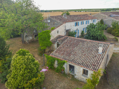 French property for sale in Saint-Saturnin, Charente - €440,000 - photo 2