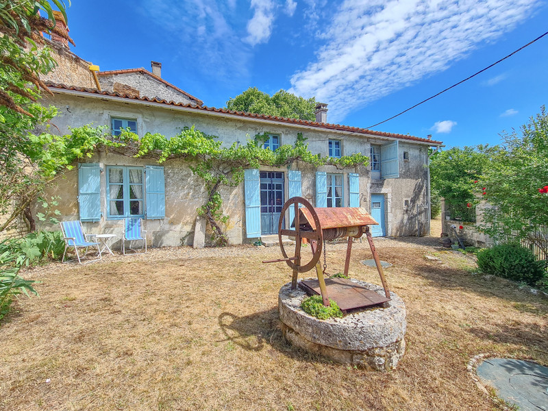 Maison à vendre à Nanteuil-en-Vallée, Charente - 136 250 € - photo 1