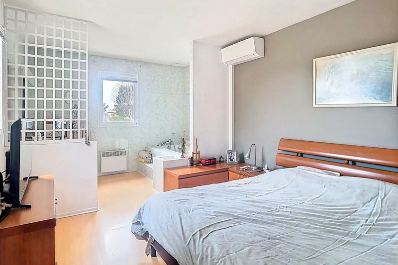 French property for sale in Villeneuve-Loubet, Alpes-Maritimes - €1,200,000 - photo 4