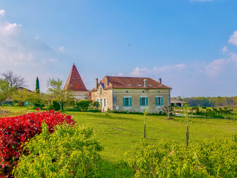 French property for sale in Aubeterre-sur-Dronne, Charente - €535,300 - photo 1