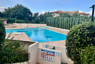 French property for sale in Saint-Tropez, Var - €295,000 - photo 4