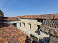 Propriété à vendre à Ruelle-sur-Touvre, Charente - 145 000 € - photo n°1