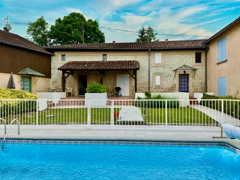 Propriété à vendre à Saint-Paul-Lizonne, Dordogne - 99 990 €