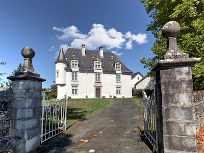 Chateau à vendre à Mauléon-Licharre, Pyrénées-Atlantiques, Aquitaine, avec Leggett Immobilier