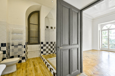 French property for sale in Nice, Alpes-Maritimes - €1,200,000 - photo 9