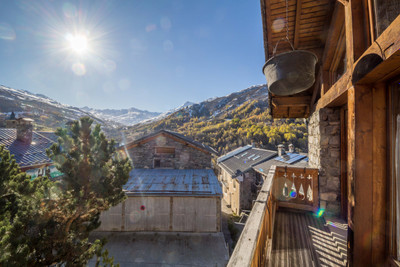 Magnificent 4 bedroom village chalet with clear views, for sale in the heart of the Three Valleys