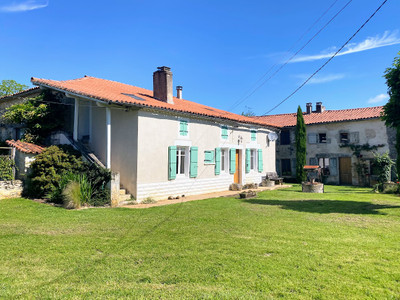 Maison à vendre à Cellefrouin, Charente, Poitou-Charentes, avec Leggett Immobilier