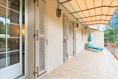 French property for sale in Apt, Vaucluse - €500,000 - photo 2