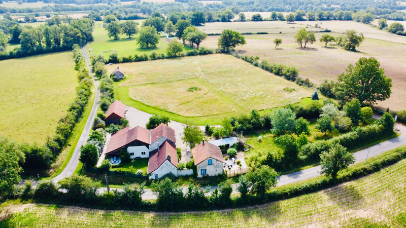 French property for sale in Saint-Pierre-le-Moûtier, Nièvre - €614,800 - photo 1