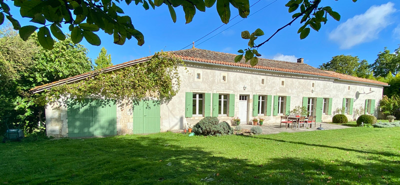 French property for sale in Bran, Charente-Maritime - €318,000 - photo 1