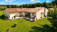 Propriété à vendre à Brie-sous-Chalais, Charente - 246 100 € - photo n°1