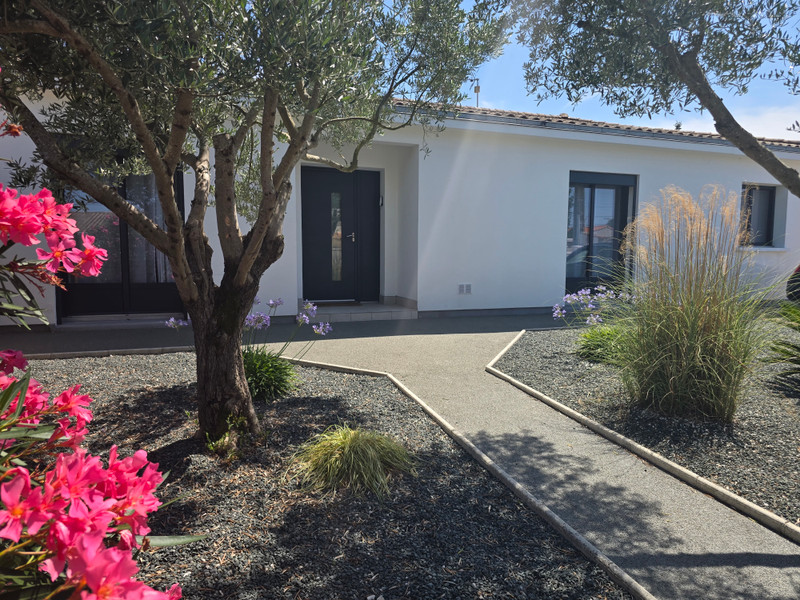 Maison à vendre à Dompierre-sur-Mer, Charente-Maritime - 885.000 € - photo 1