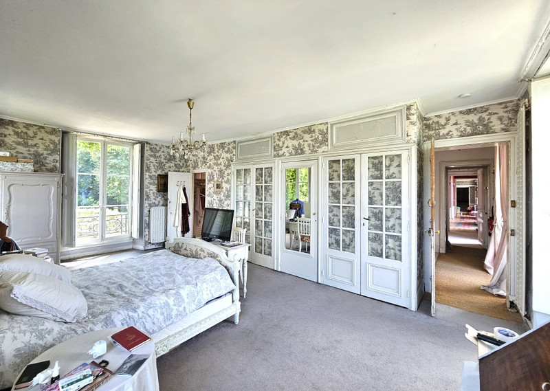French property for sale in Le Coudray-Montceaux, Essonne - €1,300,000 - photo 6