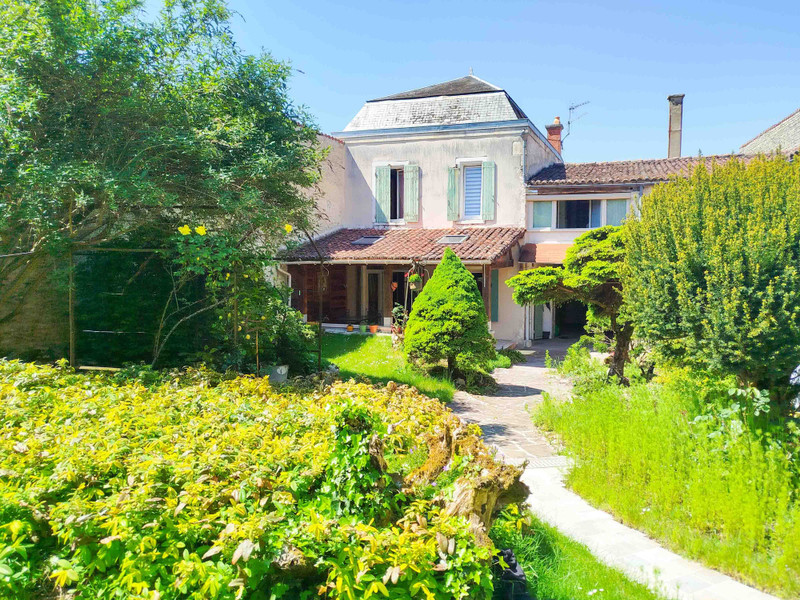 French property for sale in Dampierre-sur-Boutonne, Charente-Maritime - €192,000 - photo 1