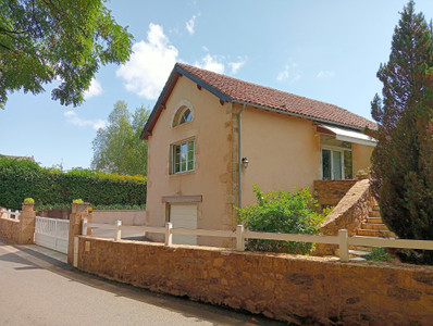 Maison à vendre à Montvert, Cantal, Auvergne, avec Leggett Immobilier