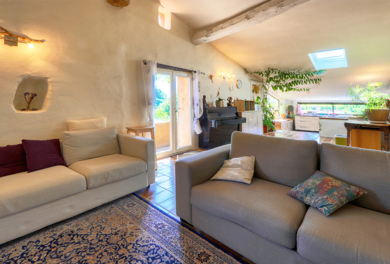 French property for sale in Roussillon, Vaucluse - €437,000 - photo 2
