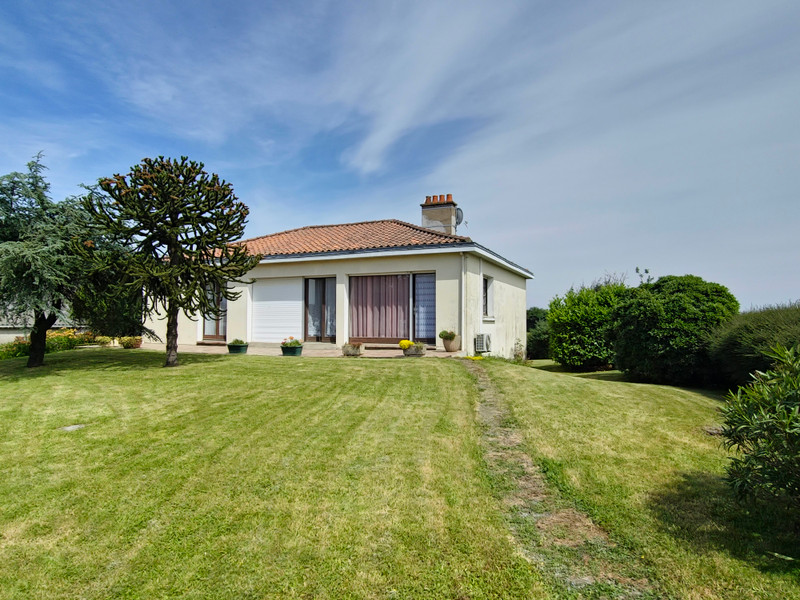 Maison à vendre à Saint-Jean-de-Beugné, Vendée - 162.000 € - photo 1