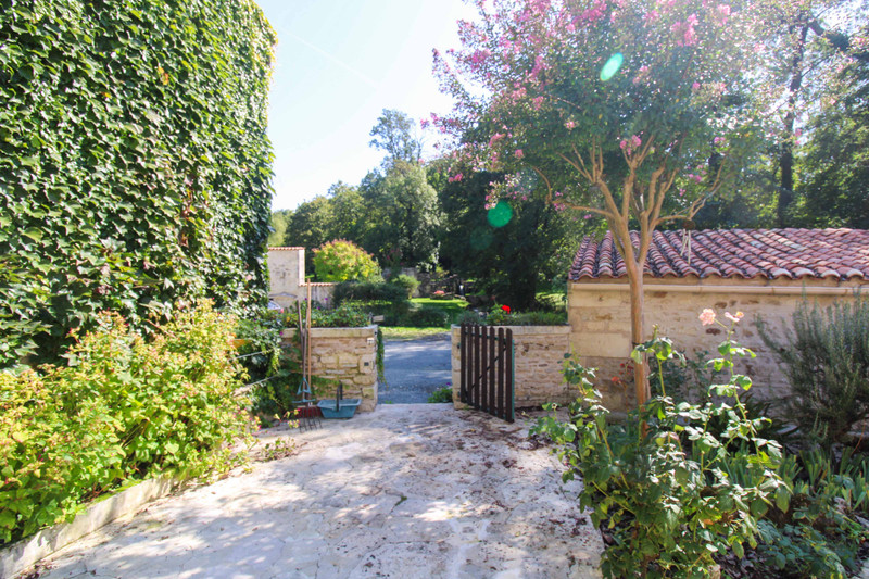 French property for sale in Fenioux, Charente-Maritime - €272,850 - photo 7