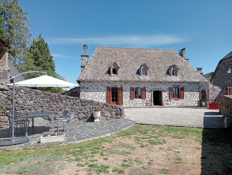 French property for sale in Saint-Martin-Valmeroux, Cantal - €379,900 - photo 1