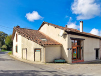 Maison à vendre à Chassenon, Charente - 130.800 € - photo 1