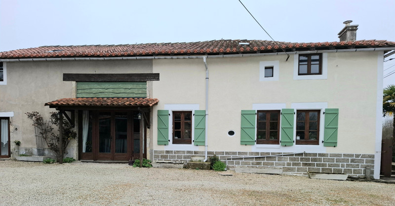Maison à vendre à Parzac, Charente - 224.700 € - photo 1