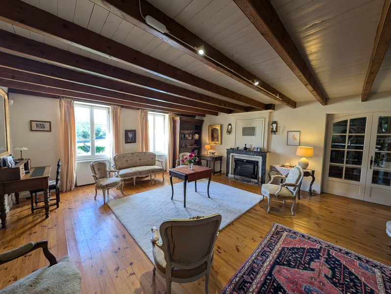 French property for sale in Condéon, Charente - €298,200 - photo 4