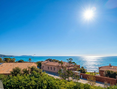 French property for sale in Saint-Raphaël, Var - €1,349,000 - photo 9