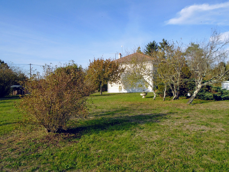 French property for sale in Asnières-sur-Blour, Vienne - €125,350 - photo 3