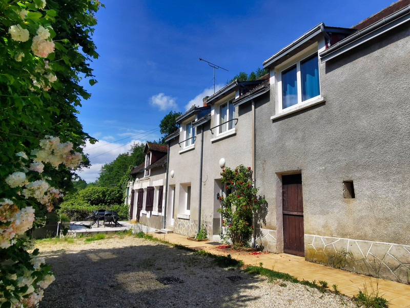 French property for sale in Saint-Aignan, Loir-et-Cher - €299,600 - photo 2