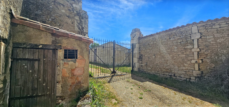 French property for sale in Maillezais, Vendée - €299,600 - photo 9