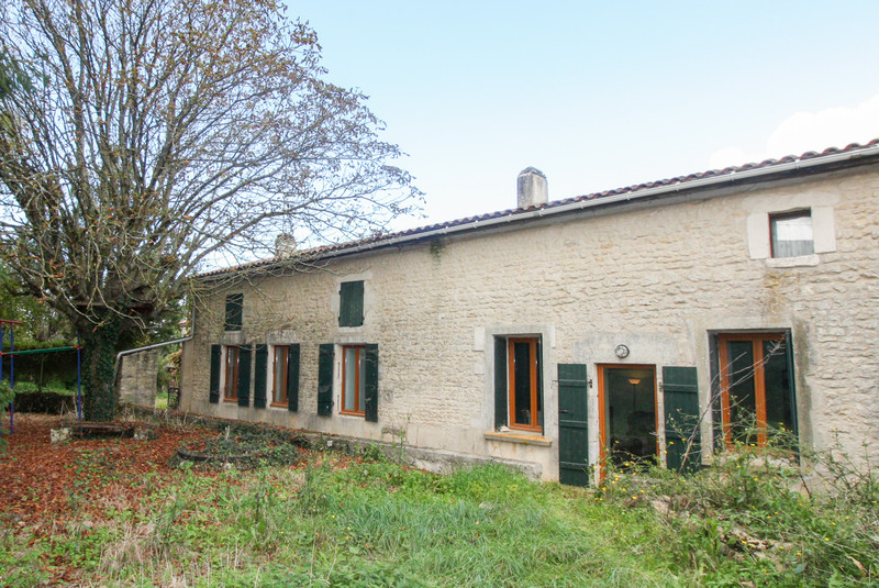 Maison à Lozay, Charente-Maritime - photo 1